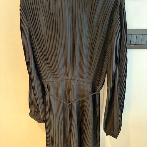 Pleated dress black size large Moodo new