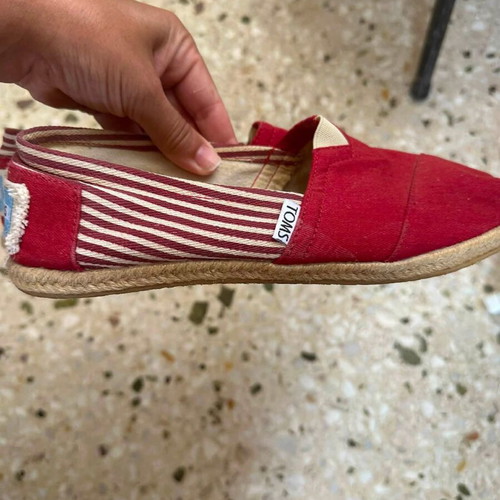 Toms W8 shoes, size 38.5, red striped