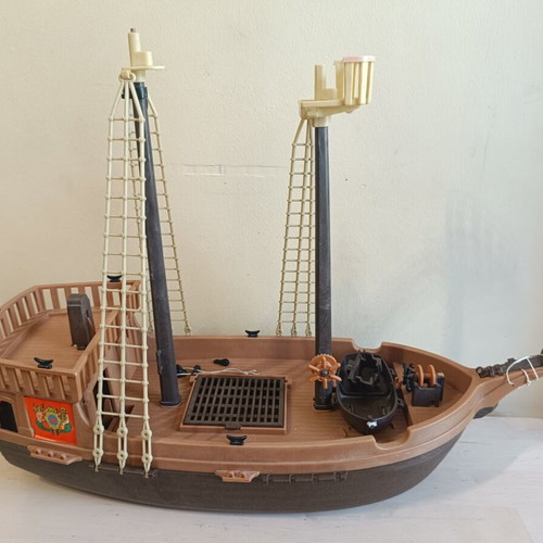 Playmobil vintage pirate ship toy