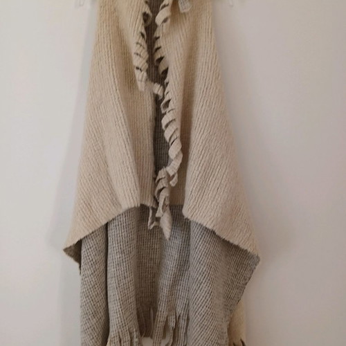 Sleeveless coat used one size, white