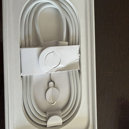 iPhone 17 Cable brand new