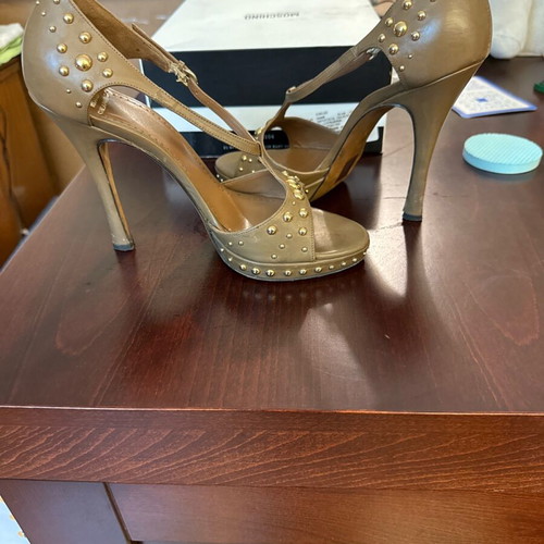 Moschino size 40 brown heels used with gold button detail