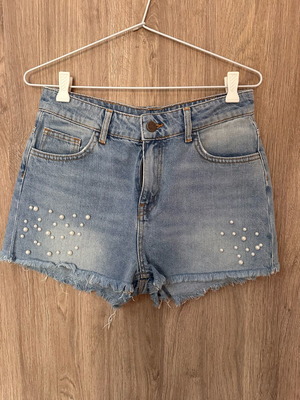 Denim shorts pack of 2 used, Zara pearl detail and Bershka medium size