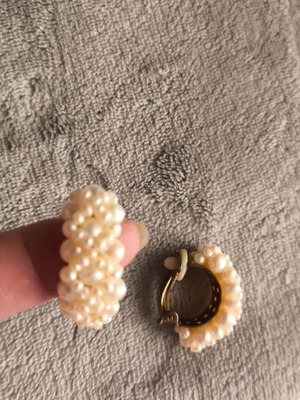 Earrings with natural pearl like new, white