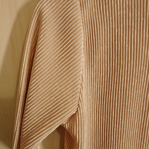 Stradivarius embossed short sleeve blouse like new, beige-pink