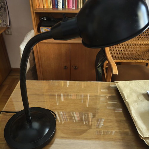 Desk lamp with flexible arm like new
