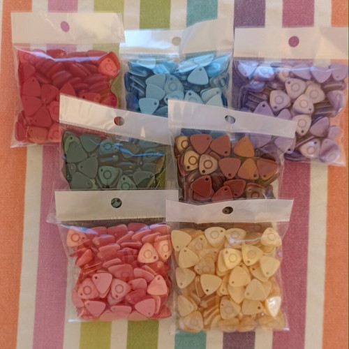 Acrylic triangular beads in 7 colors, pack of 120, new