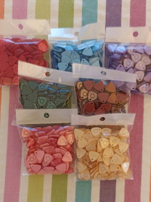 Acrylic triangular beads in 7 colors, pack of 120, new