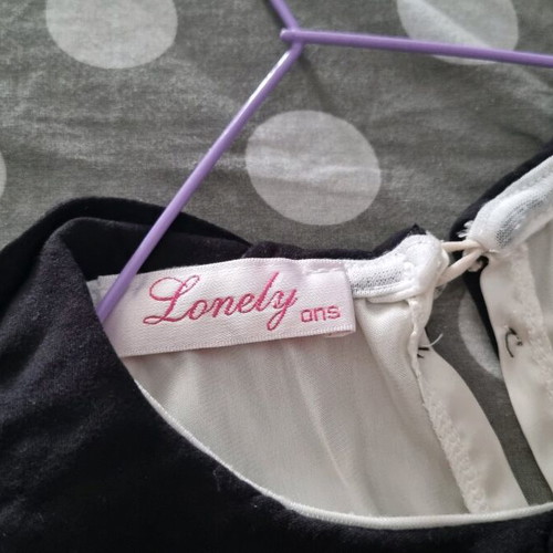 Satin blouse with unique collar, onesize, like new, black and white