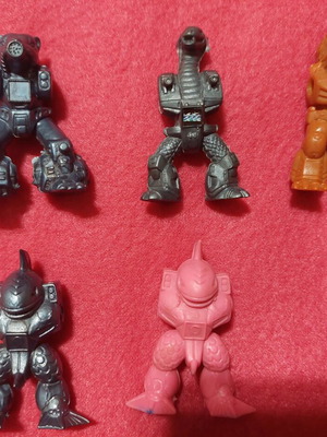 Teratomachoi figures used, 5 pieces plus one extra gift