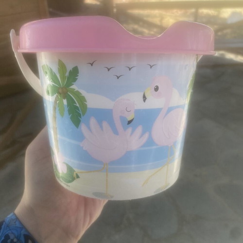 Beach toy bucket for girls