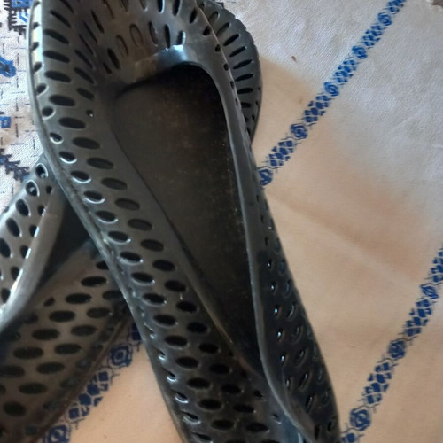 G&G beach shoes size 36, black plastic
