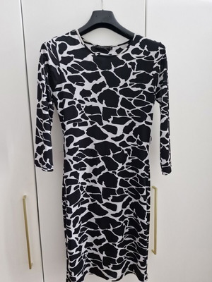 Rinascimento dress medium with belt like new, black and white