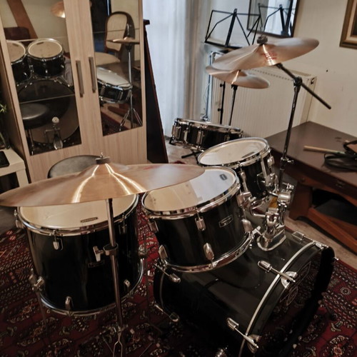 Complete Drum Set new, 9-ply poplar wood, dark black