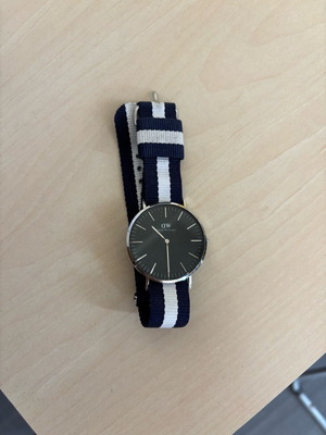 Daniel Wellington Watch Like New, Men's, White and Blue