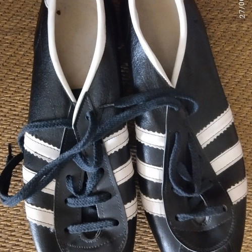 Adidas football shoes size 41, like new, 70s style