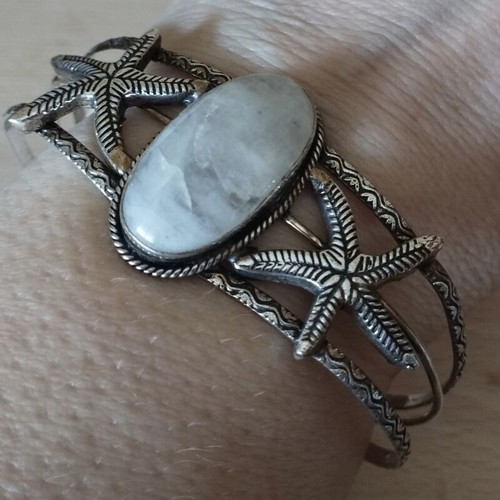 Handmade Indian bracelet with large stone, like new, silver color