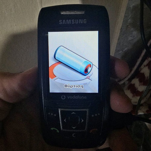 Samsung SGH-E250 cell phone like new, black