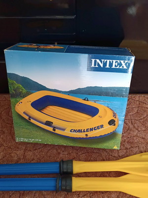 Inflatable boat for 2 people new with oars