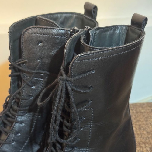 Leather ankle boots like new, size 38, black