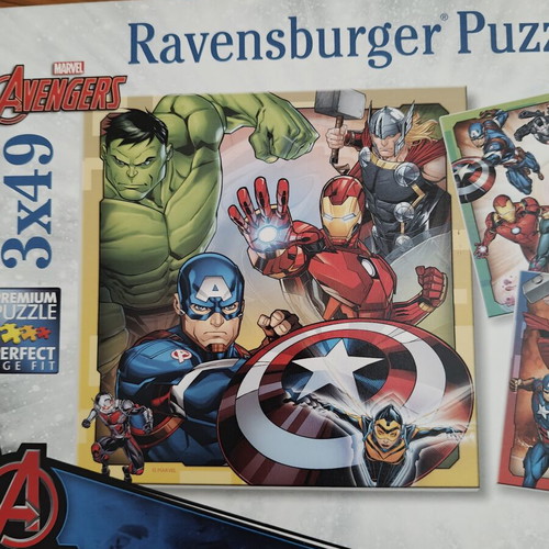 Avengers Ravensburger puzzle 3x49 pieces with posters