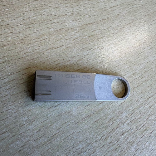 Kingston DataTraveler SE9 G2 32GB USB 3.0 flash drive used