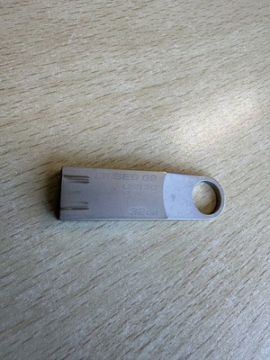 Kingston DataTraveler SE9 G2 32GB USB 3.0 flash drive used