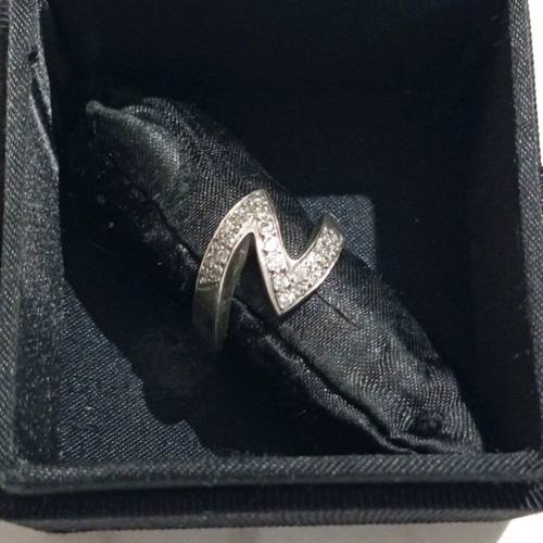 Silver 925 ring with zirconia like new