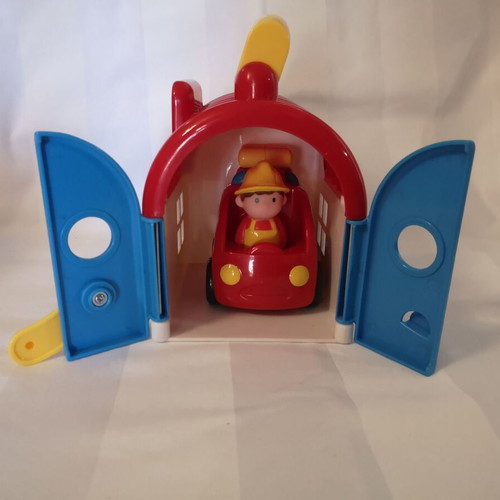 ELC Firefighter with vehicle, station and cat like new