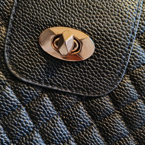 Black crossbody bag like new with 3 compartments