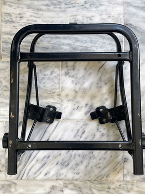 Delivery rack used with tilt mechanism and free anti-theft locks
