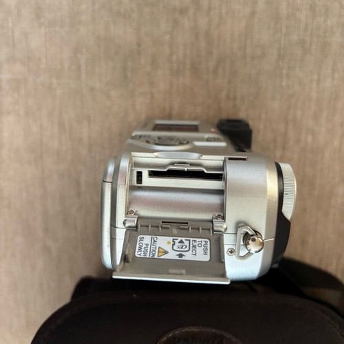Olympus Camedia C750 Ultrazoom camera used with Lowepro case