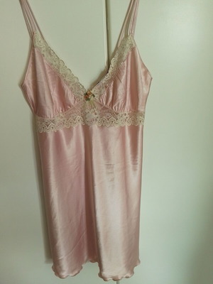 Nota Lingerie nightgowns set of 2, satin salmon and cotton white with pink details