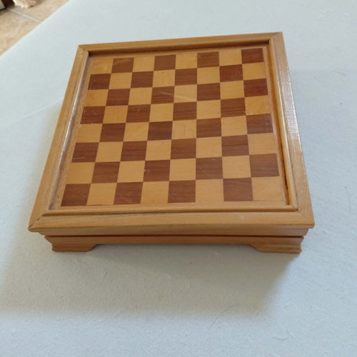 Collectible multi-game set with chessboard, backgammon, checkers, dice
