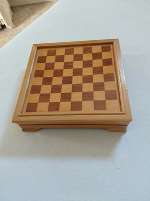 Collectible multi-game set with chessboard, backgammon, checkers, dice