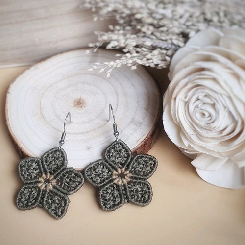 Macrame earrings like new, handmade, hypoallergenic, khaki