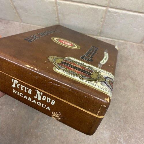 Alec Bradley Tempus Nicaragua Terra Novo cigar box used