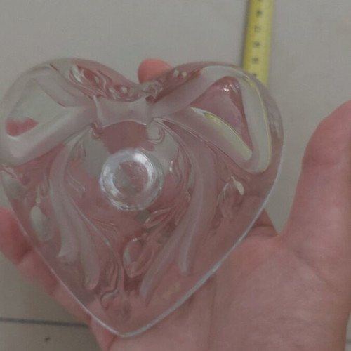 Glass heart-shaped candlestick with embossed bow, like new