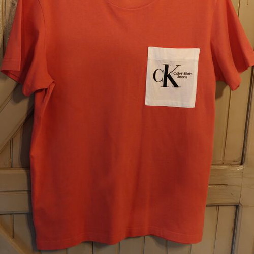 Calvin Klein t-shirt coral with white pocket, like new, size M