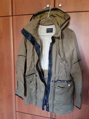 Μπουφάν Bershka μεταχειρισμένο, πράσινο, μέγεθος M