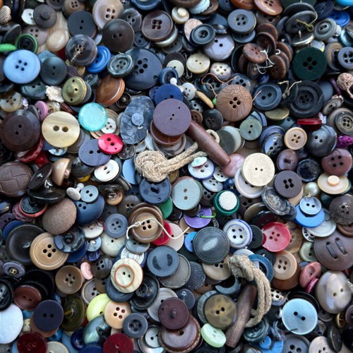 Vintage and retro mixed sewing buttons bulk lot, 1.55 kg