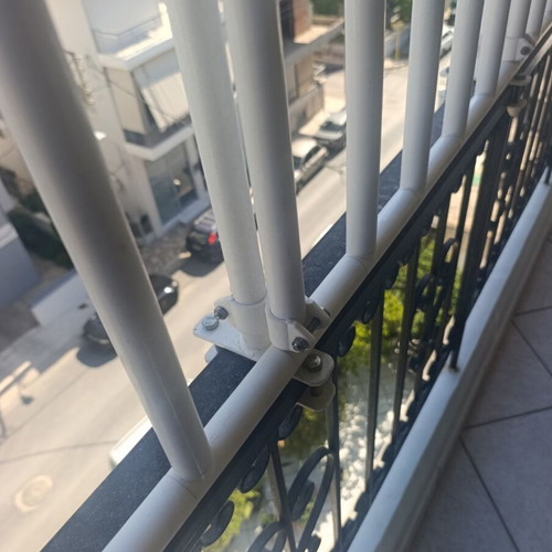 Balcony child safety railings used, white, 17m length