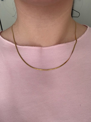Necklace like new, gold color, does not tarnish