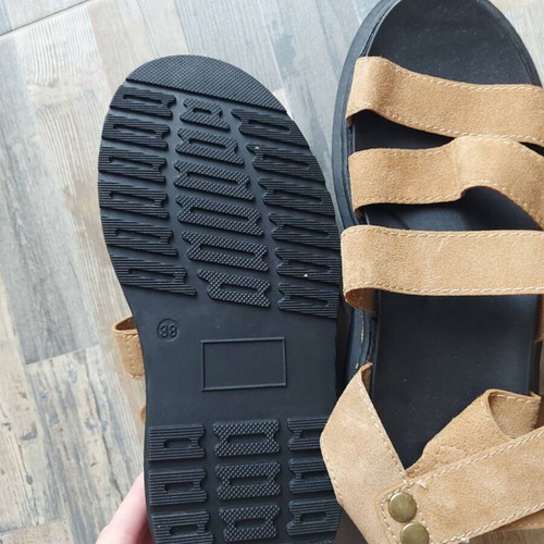 Sandals size 38 new, very comfy