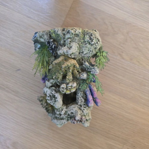 Aquarium decoration used in perfect condition