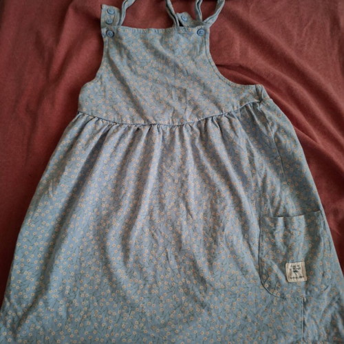 Girls' dress used, sizes 128-140 cm, ages 8-9 years