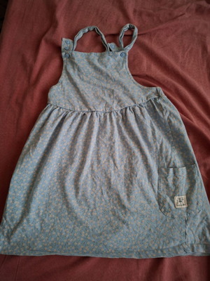 Girls' dress used, sizes 128-140 cm, ages 8-9 years