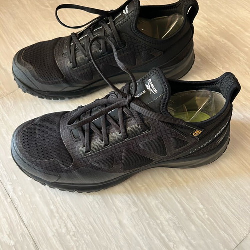 Reebok work shoes new, size 42, black