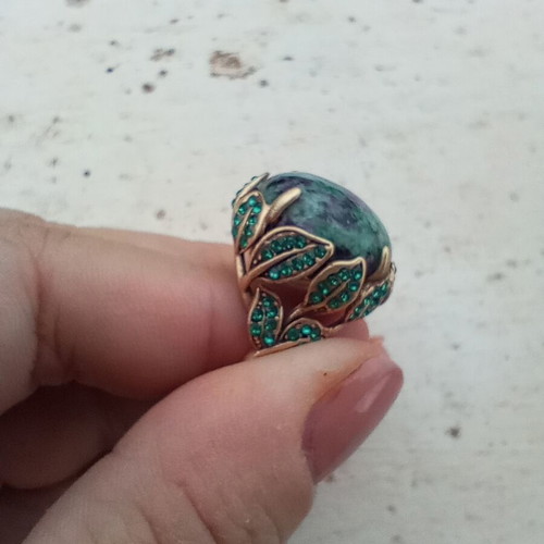 Gold-plated ring with ruby, zoisite and crystals new