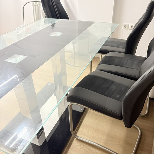 Glass dining table used 1.50x0.90 m